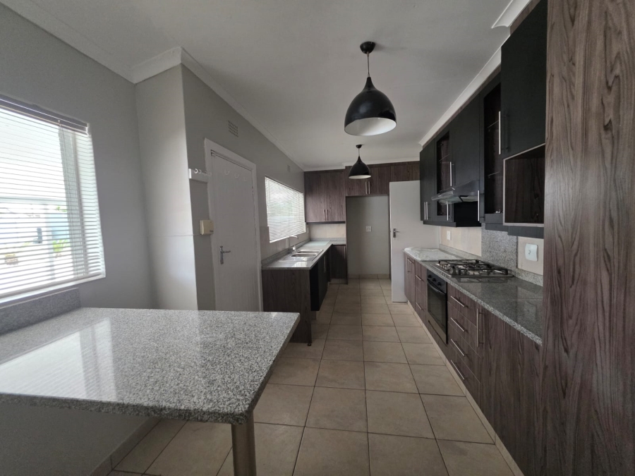 To Let 5 Bedroom Property for Rent in Bardene Gauteng