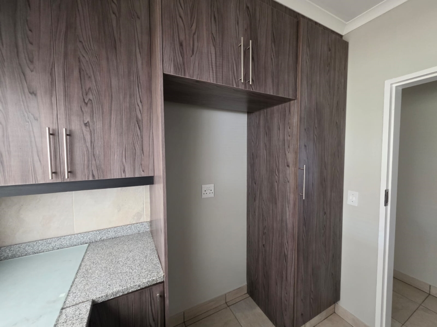 To Let 5 Bedroom Property for Rent in Bardene Gauteng