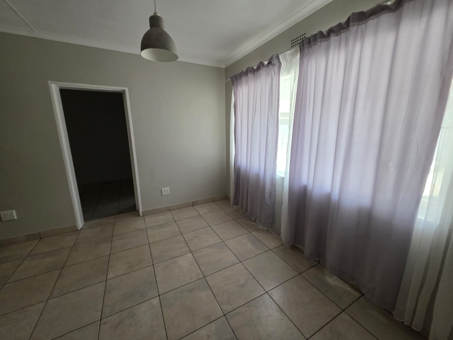 To Let 5 Bedroom Property for Rent in Bardene Gauteng