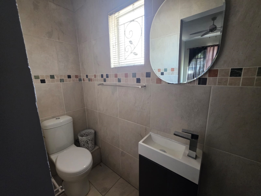 To Let 5 Bedroom Property for Rent in Bardene Gauteng