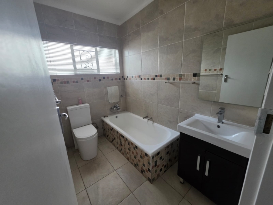 To Let 5 Bedroom Property for Rent in Bardene Gauteng