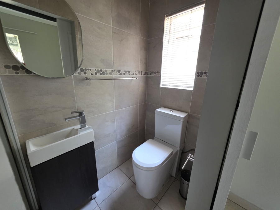 To Let 5 Bedroom Property for Rent in Bardene Gauteng