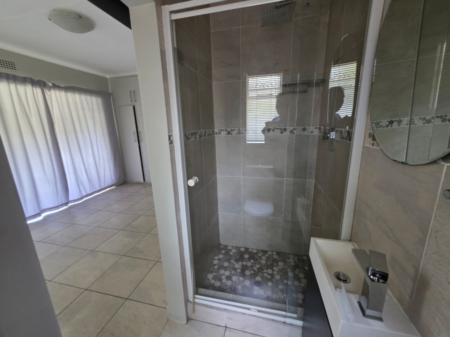 To Let 5 Bedroom Property for Rent in Bardene Gauteng