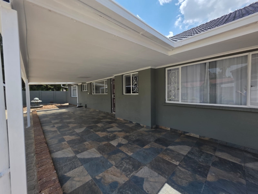 To Let 5 Bedroom Property for Rent in Bardene Gauteng