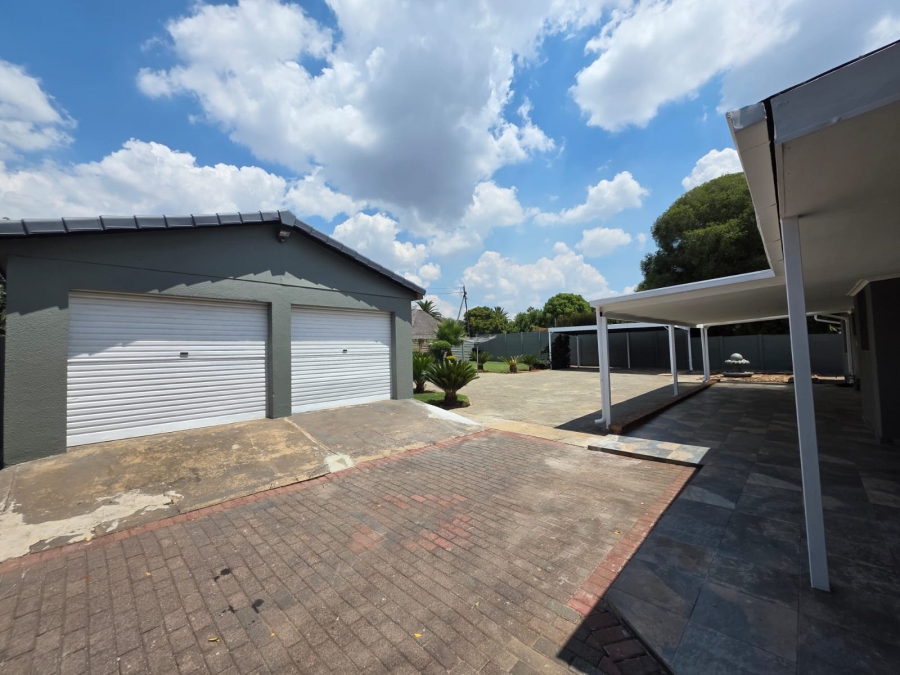 To Let 5 Bedroom Property for Rent in Bardene Gauteng