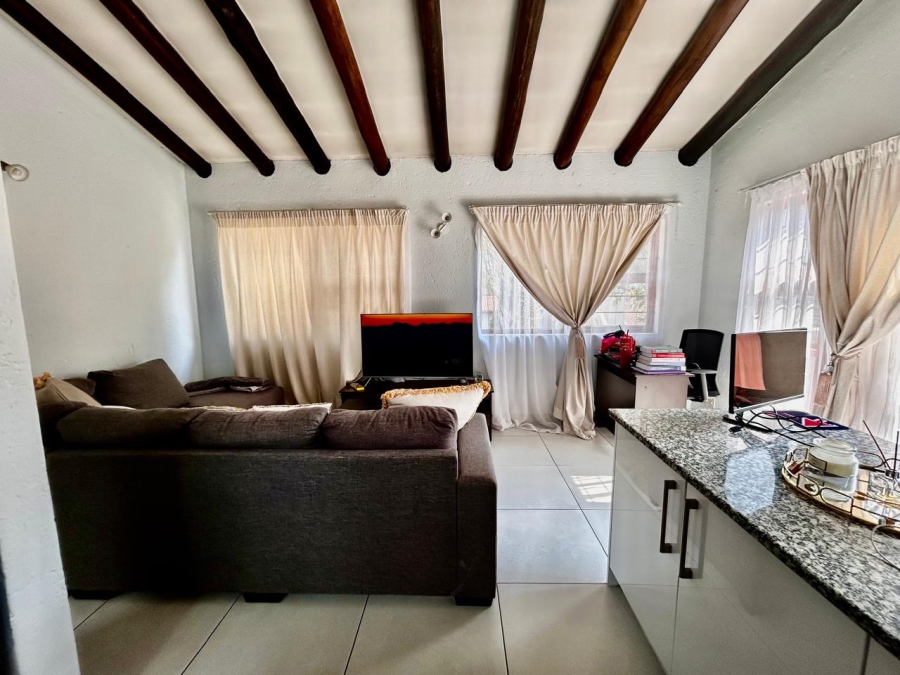 1 Bedroom Property for Sale in Paulshof Gauteng