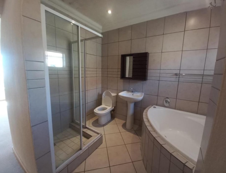 To Let 3 Bedroom Property for Rent in Sylviavale Gauteng