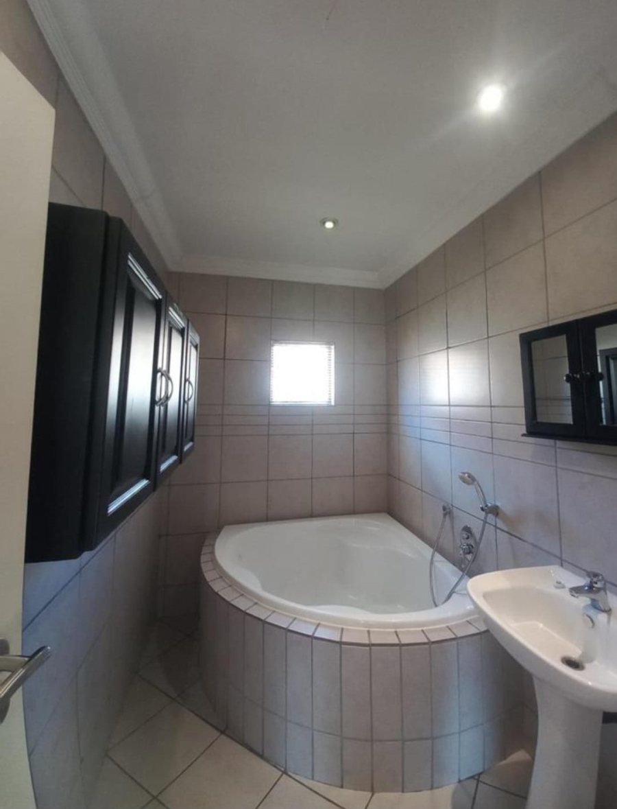 To Let 3 Bedroom Property for Rent in Sylviavale Gauteng