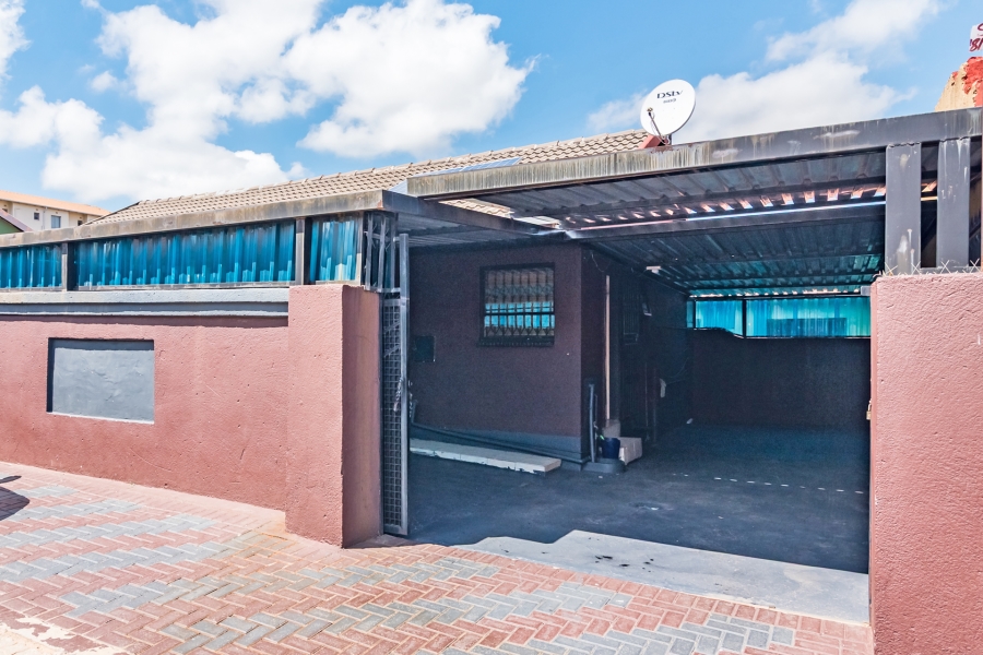 2 Bedroom Property for Sale in Fleurhof Gauteng