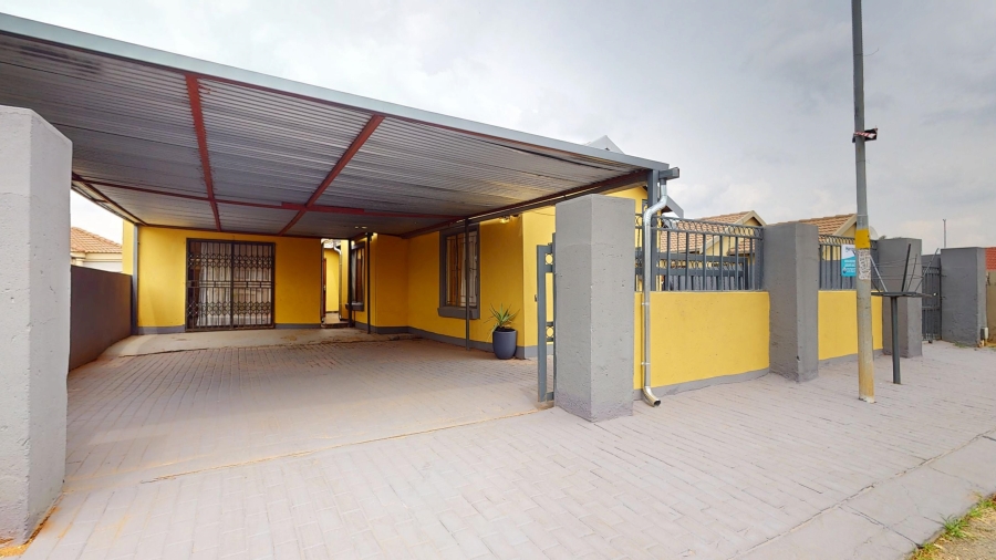 4 Bedroom Property for Sale in Dawn Park Gauteng