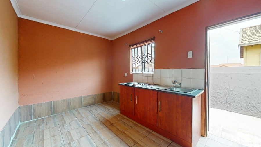 4 Bedroom Property for Sale in Dawn Park Gauteng