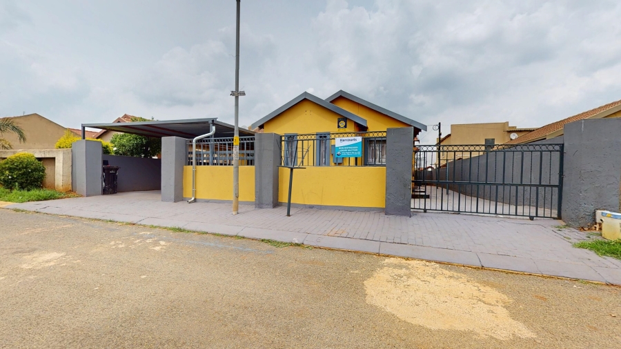 4 Bedroom Property for Sale in Dawn Park Gauteng