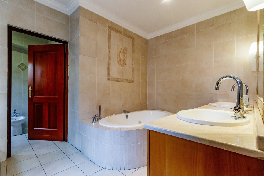 4 Bedroom Property for Sale in Blue Valley Golf Estate Gauteng