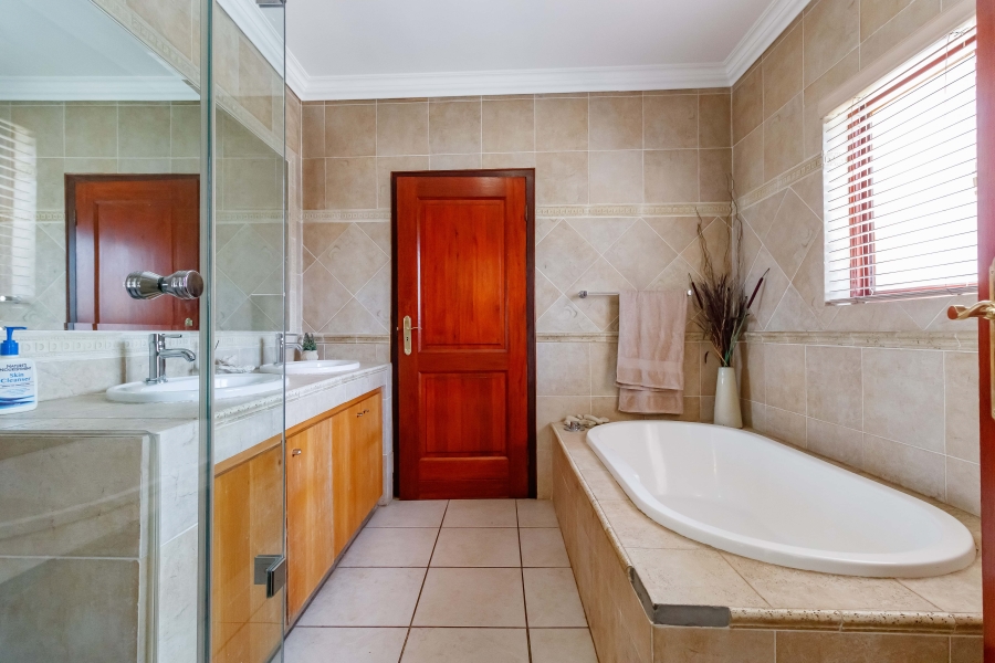 4 Bedroom Property for Sale in Blue Valley Golf Estate Gauteng