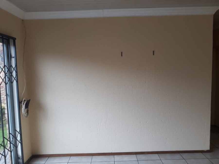 To Let 3 Bedroom Property for Rent in Groblerpark Gauteng