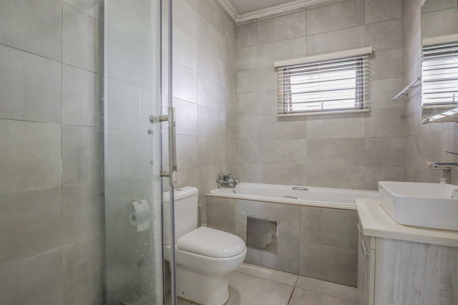 2 Bedroom Property for Sale in Broadacres Gauteng