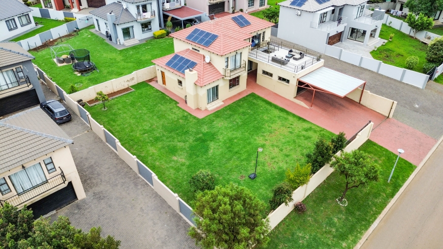 5 Bedroom Property for Sale in Thatchfield Estate Gauteng