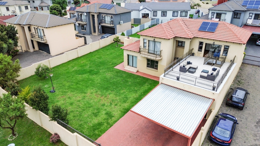5 Bedroom Property for Sale in Thatchfield Estate Gauteng