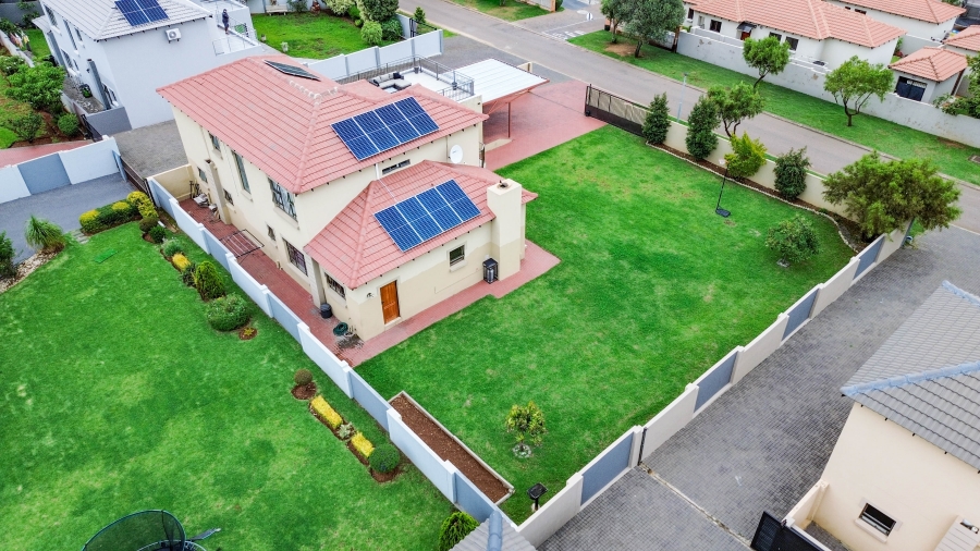 5 Bedroom Property for Sale in Thatchfield Estate Gauteng