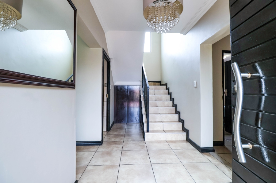5 Bedroom Property for Sale in Thatchfield Estate Gauteng