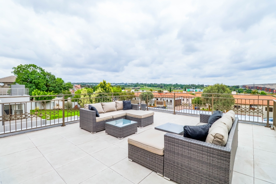 5 Bedroom Property for Sale in Thatchfield Estate Gauteng