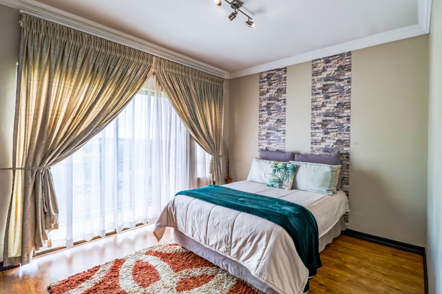 5 Bedroom Property for Sale in Thatchfield Estate Gauteng