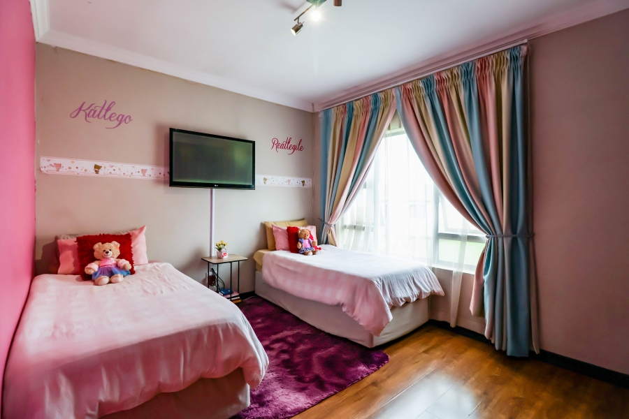 5 Bedroom Property for Sale in Thatchfield Estate Gauteng