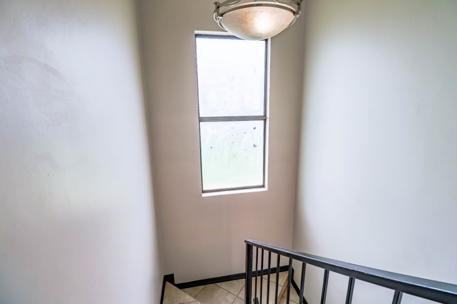 5 Bedroom Property for Sale in Thatchfield Estate Gauteng