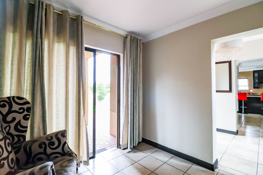 5 Bedroom Property for Sale in Thatchfield Estate Gauteng