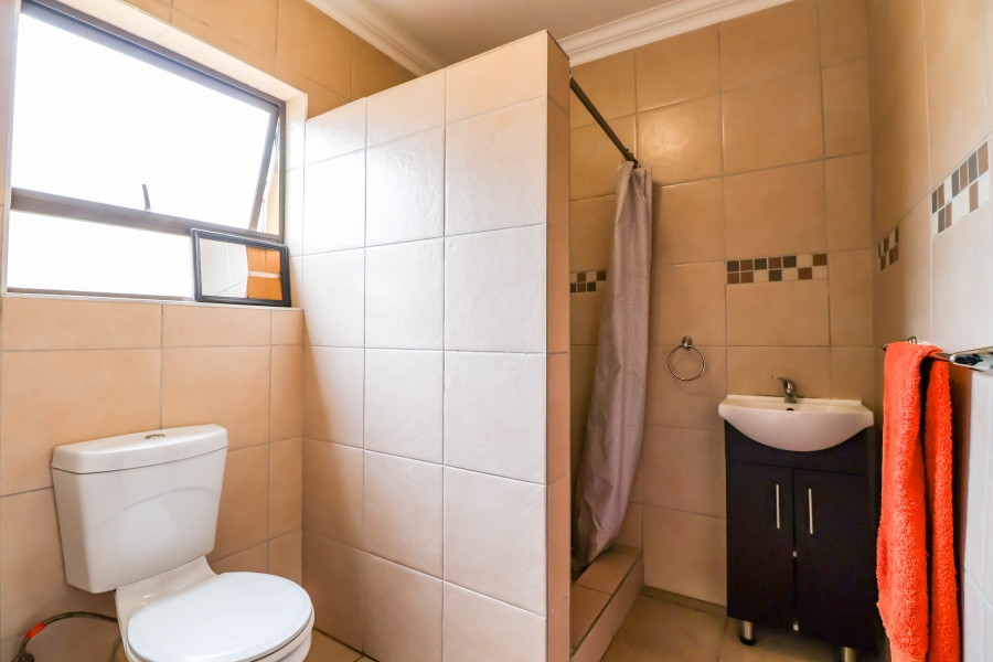 5 Bedroom Property for Sale in Thatchfield Estate Gauteng