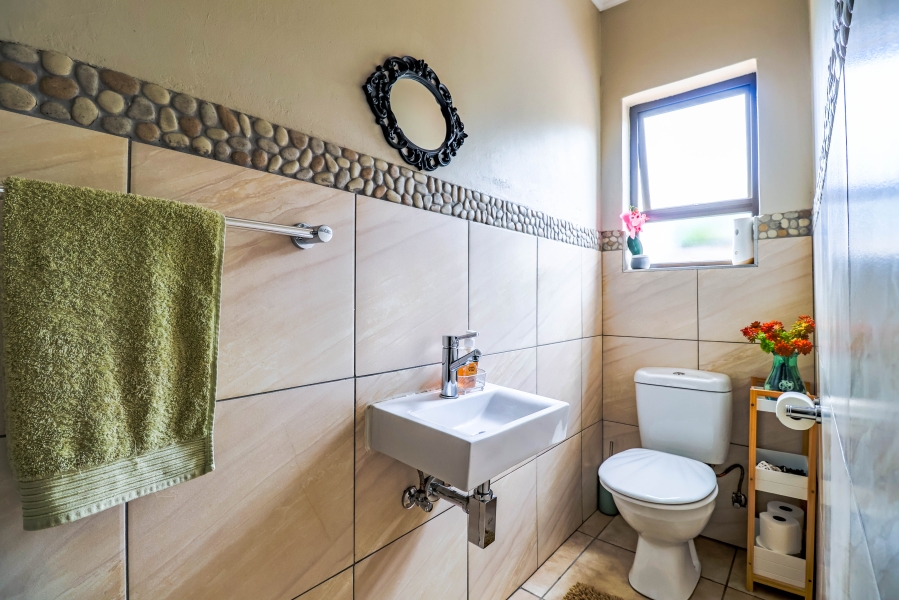 5 Bedroom Property for Sale in Thatchfield Estate Gauteng