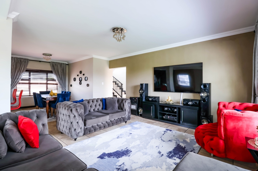 5 Bedroom Property for Sale in Thatchfield Estate Gauteng