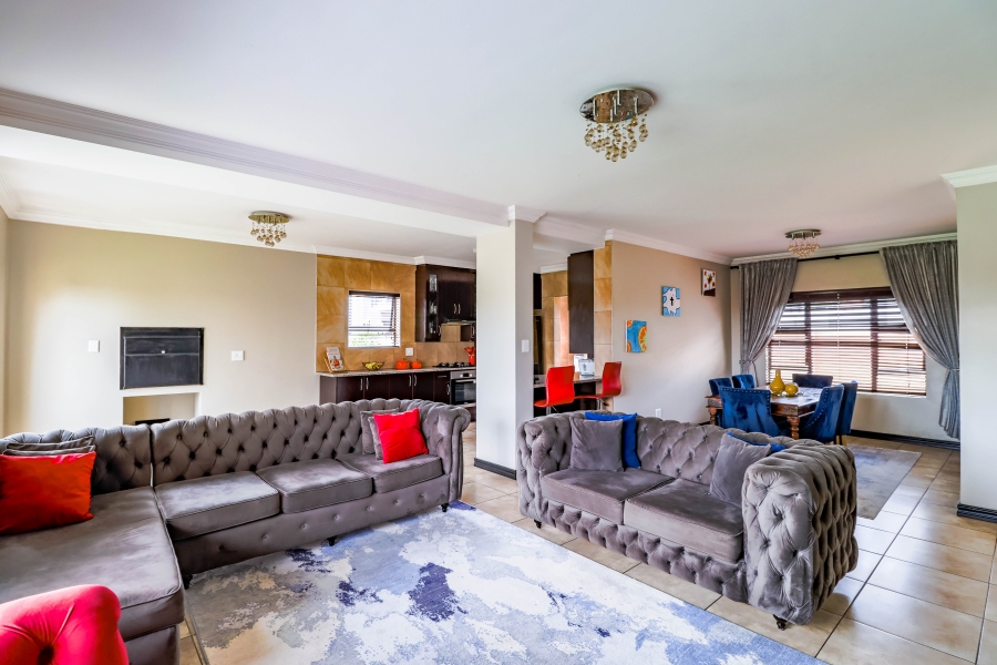 5 Bedroom Property for Sale in Thatchfield Estate Gauteng