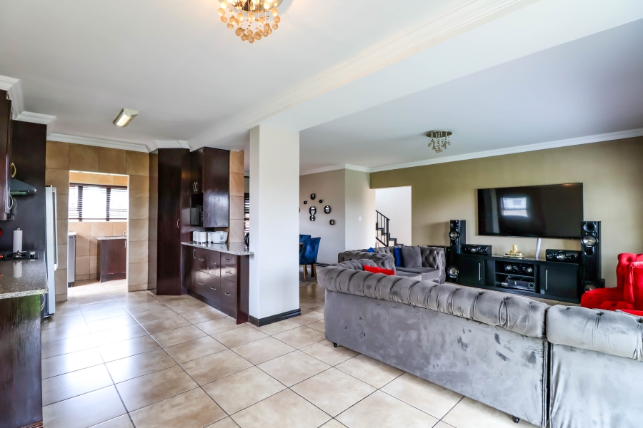 5 Bedroom Property for Sale in Thatchfield Estate Gauteng