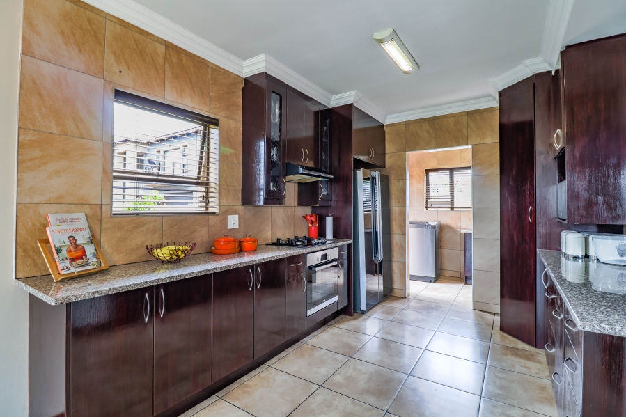 5 Bedroom Property for Sale in Thatchfield Estate Gauteng