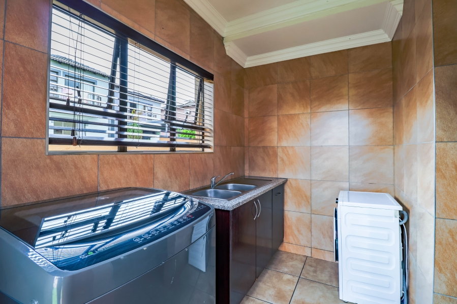 5 Bedroom Property for Sale in Thatchfield Estate Gauteng