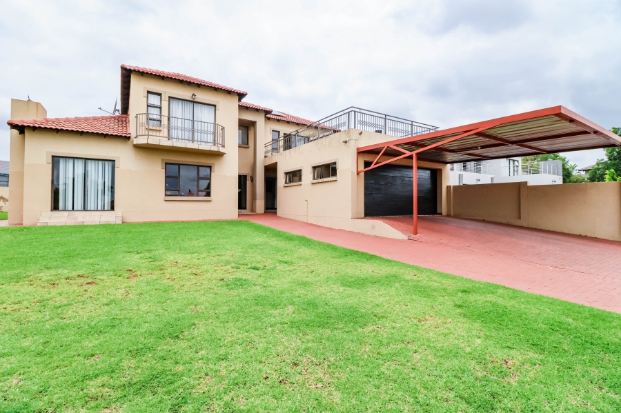5 Bedroom Property for Sale in Thatchfield Estate Gauteng
