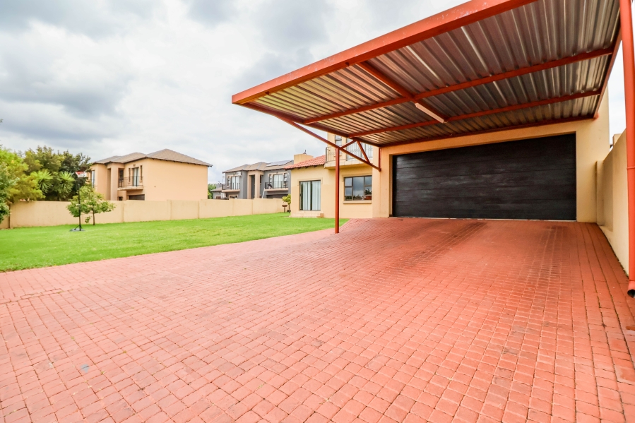 5 Bedroom Property for Sale in Thatchfield Estate Gauteng