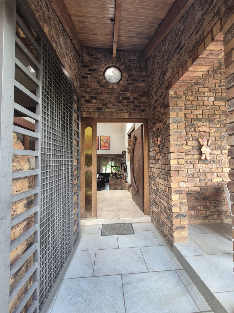3 Bedroom Property for Sale in Mulbarton Gauteng