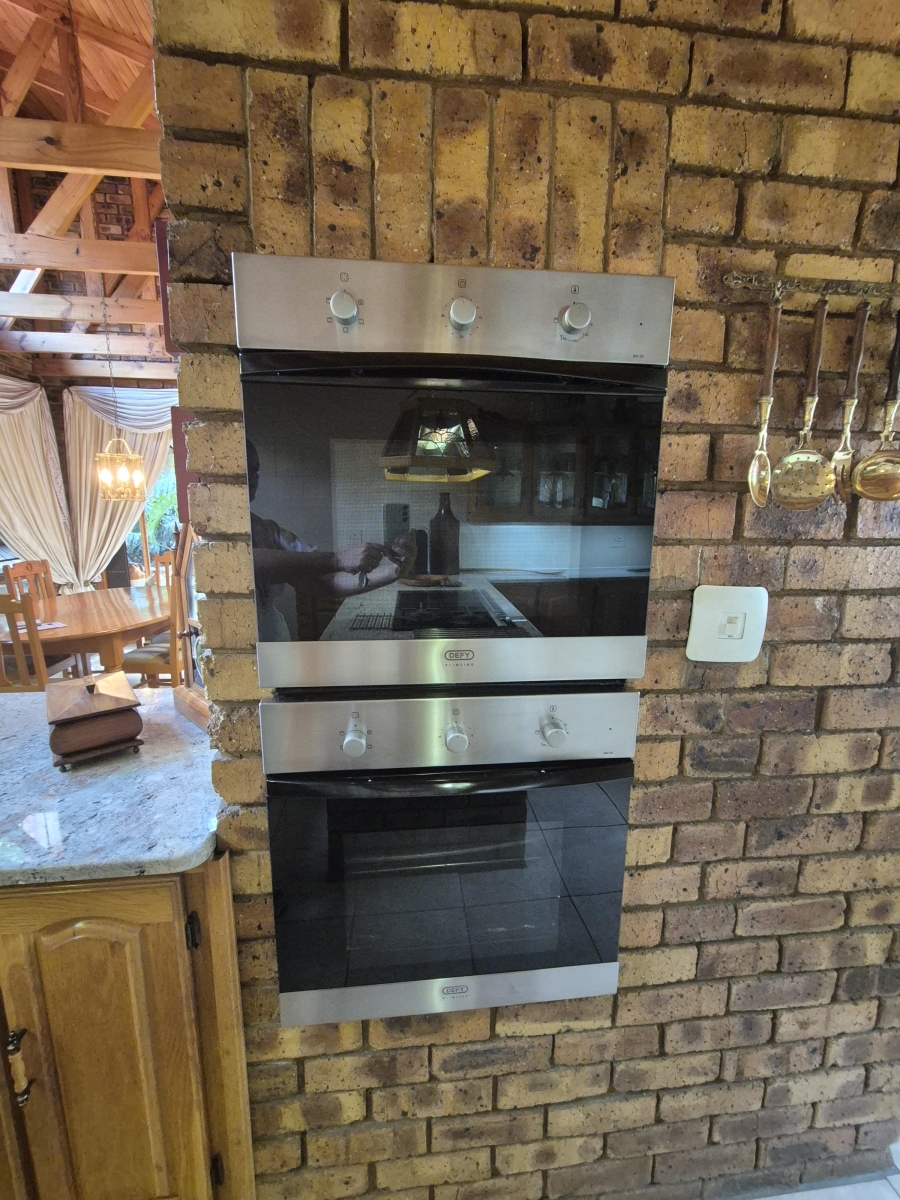 3 Bedroom Property for Sale in Mulbarton Gauteng