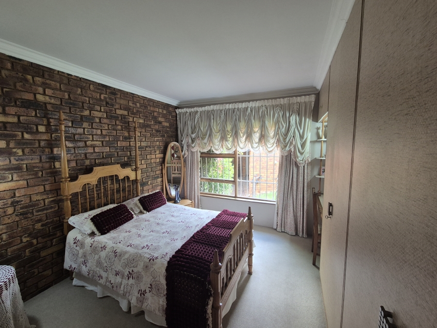 3 Bedroom Property for Sale in Mulbarton Gauteng