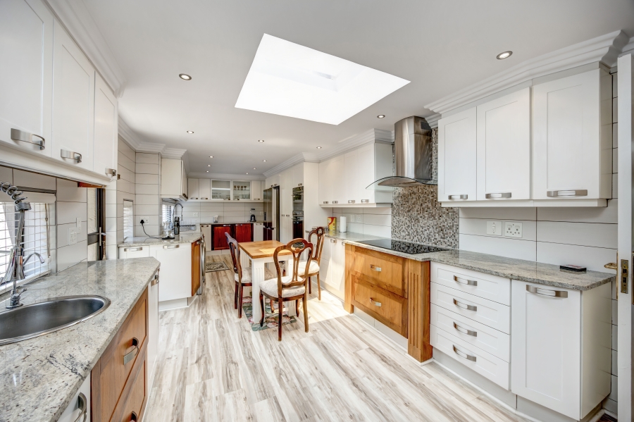 To Let 3 Bedroom Property for Rent in Hurlingham Manor Gauteng