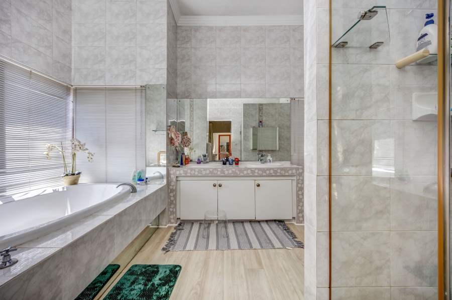 To Let 3 Bedroom Property for Rent in Hurlingham Manor Gauteng