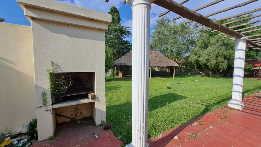 5 Bedroom Property for Sale in Sharon Park Gauteng
