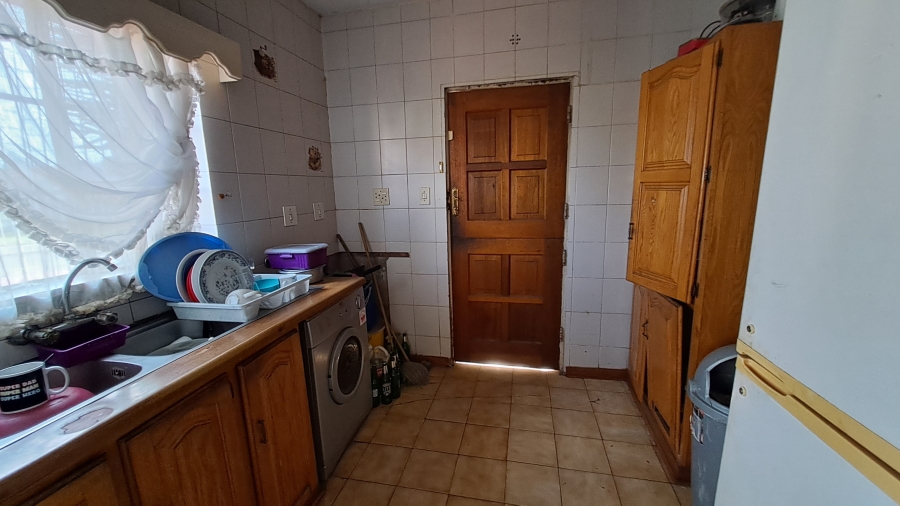 5 Bedroom Property for Sale in Sharon Park Gauteng