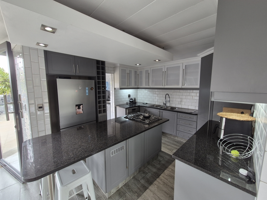 2 Bedroom Property for Sale in Bassonia Gauteng