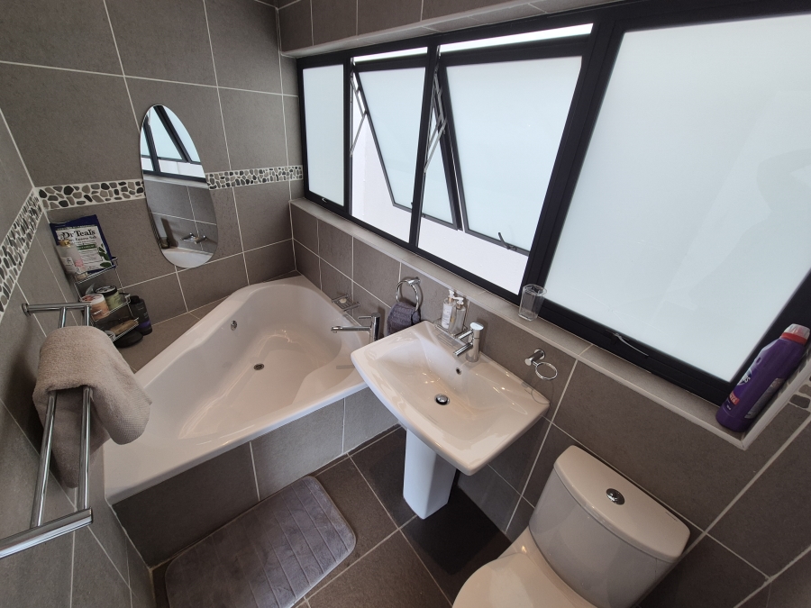 2 Bedroom Property for Sale in Bassonia Gauteng