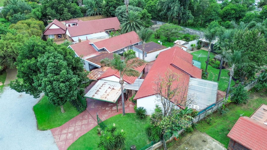 5 Bedroom Property for Sale in Rooihuiskraal Gauteng