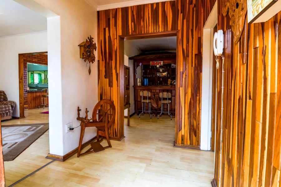 5 Bedroom Property for Sale in Rooihuiskraal Gauteng