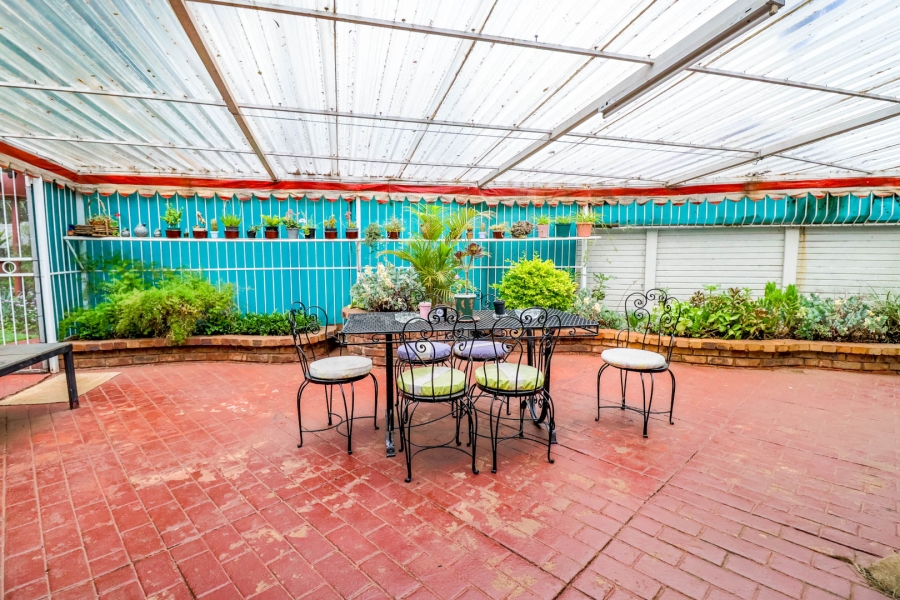 5 Bedroom Property for Sale in Rooihuiskraal Gauteng